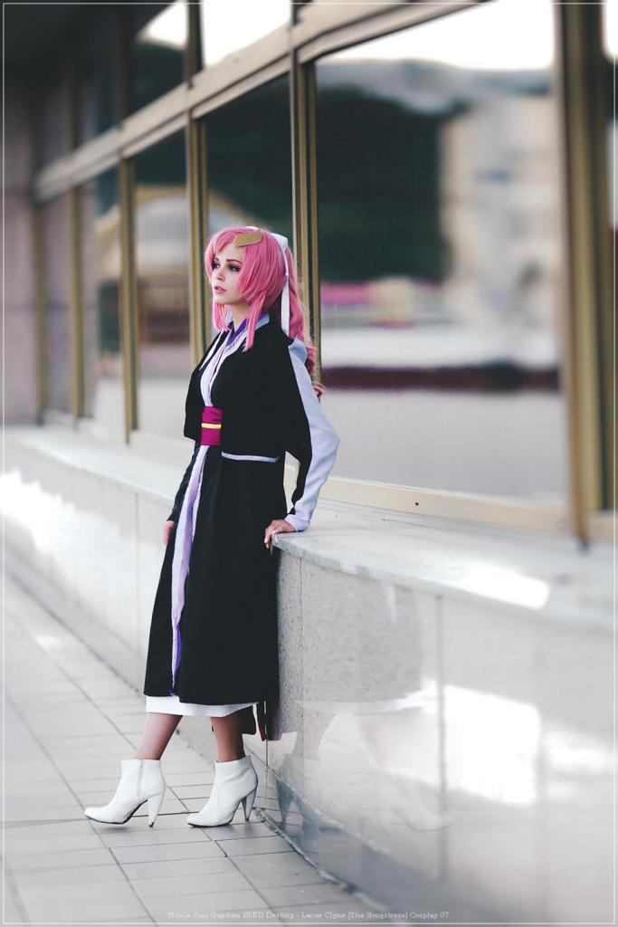 Mobile Suit Gundam SEED Destiny - Lacus Clyne (The Songstress) Cosplay - costume show Mobile Suit Gundam SEED Destiny - Lacus Clyne (The Songstress) Cosplay - costume show
