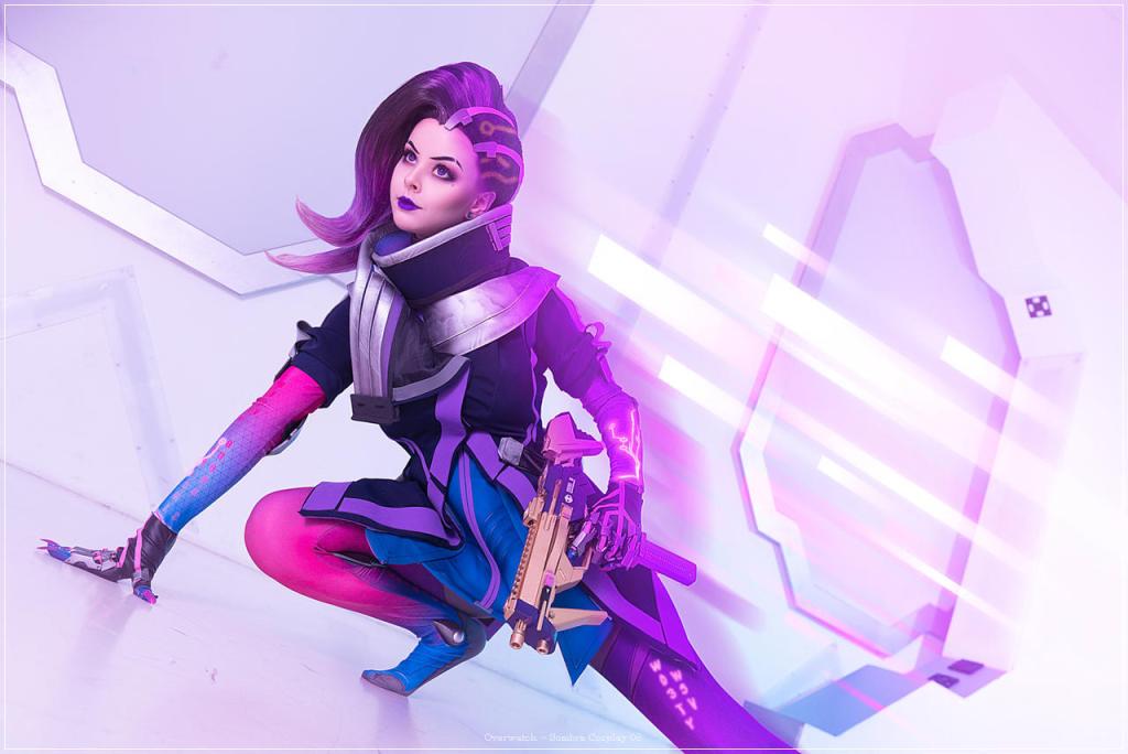 Overwatch - Sombra Cosplay - full body portrait