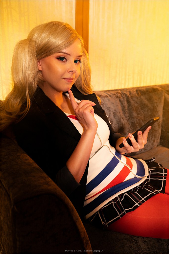 Persona 5 - Ann Takamaki Cosplay - full body character photo