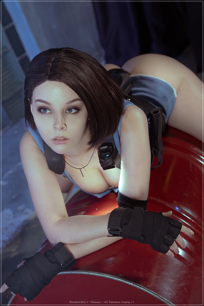 Resident Evil 3 - Remake - Jill Valentine Cosplay - nuanced study Resident Evil 3 - Remake - Jill Valentine Cosplay - nuanced study