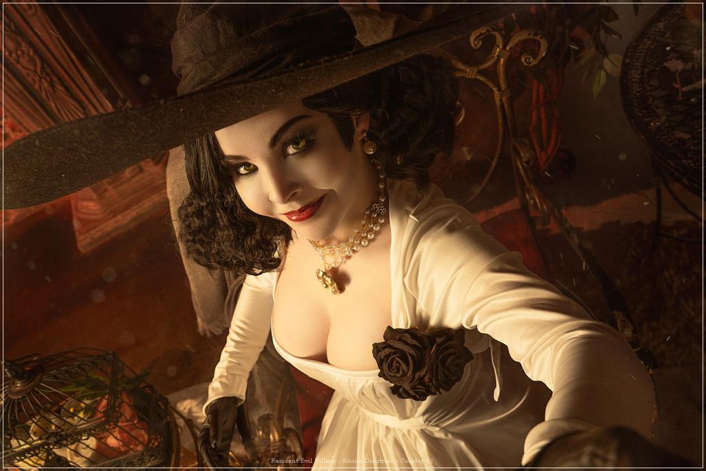 Resident Evil Village - Alcina Dimitrescu Cosplay - elegant capture