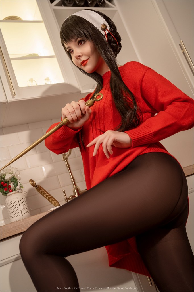 Spy &times; Family - Yor Forger (Thorn Princess) (Monster Strike) Cosplay - nuanced study