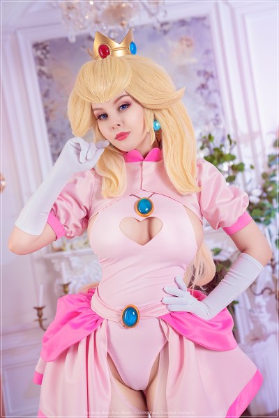 The Super Mario Bros. Movie - Princess Peach Toadstool Cosplay