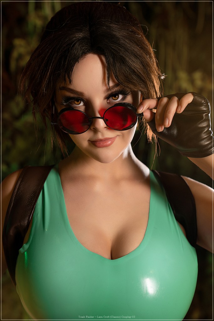 Tomb Raider - Lara Croft (Classic) Cosplay - mature capture