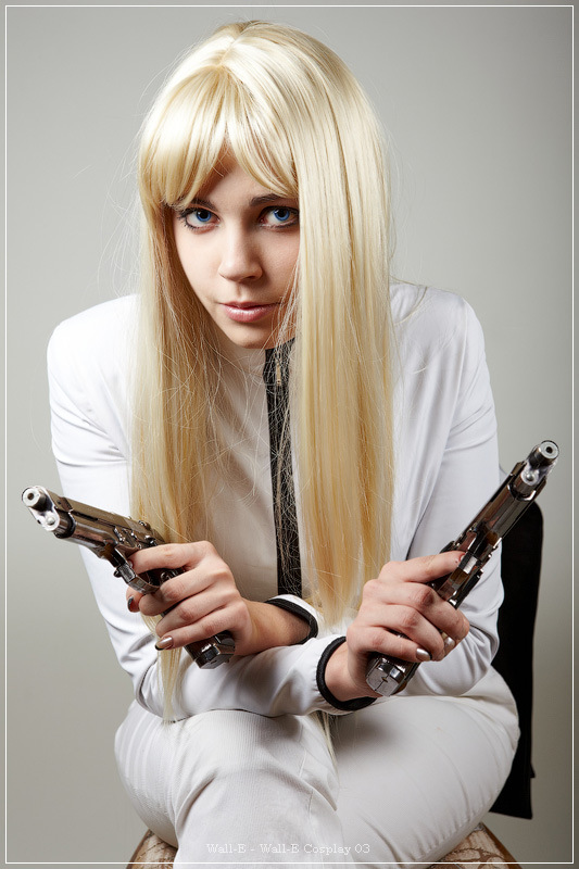 Wall-E - Eve Cosplay - character portrait photography