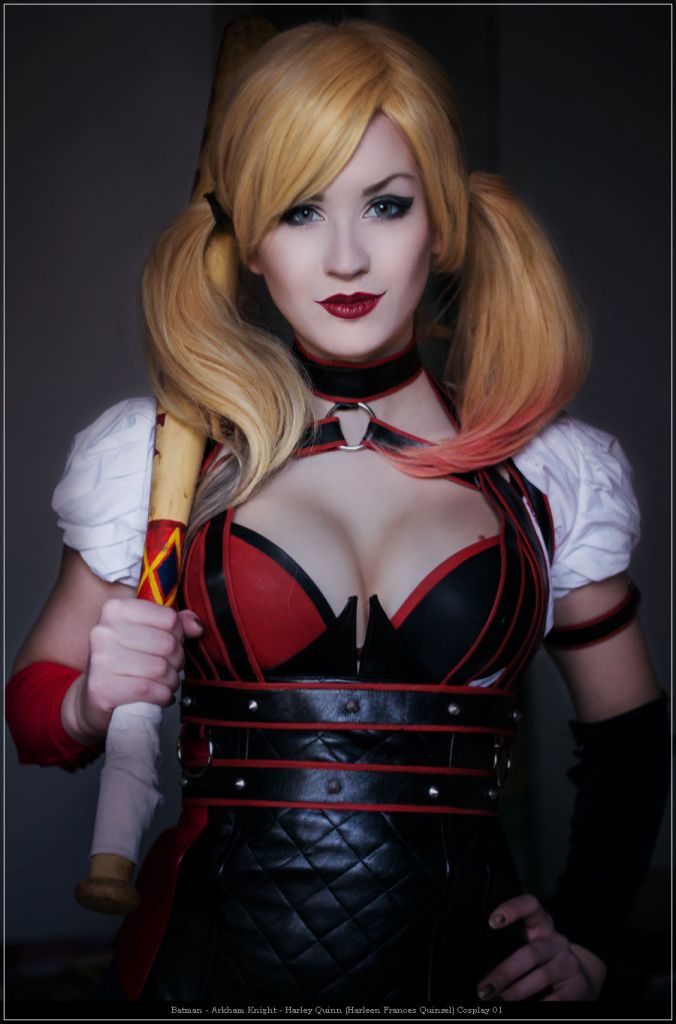 Batman - Arkham Knight - Harley Quinn (Harleen Frances Quinzel) Cosplay - elegant capture