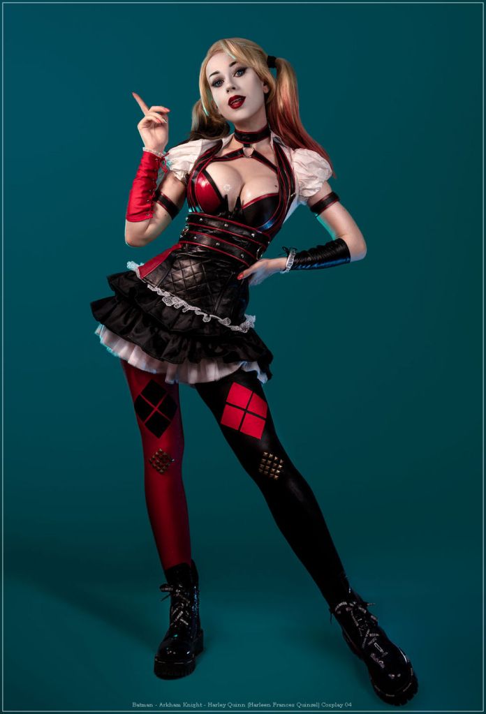 Batman - Arkham Knight - Harley Quinn (Harleen Frances Quinzel) Cosplay - mature capture