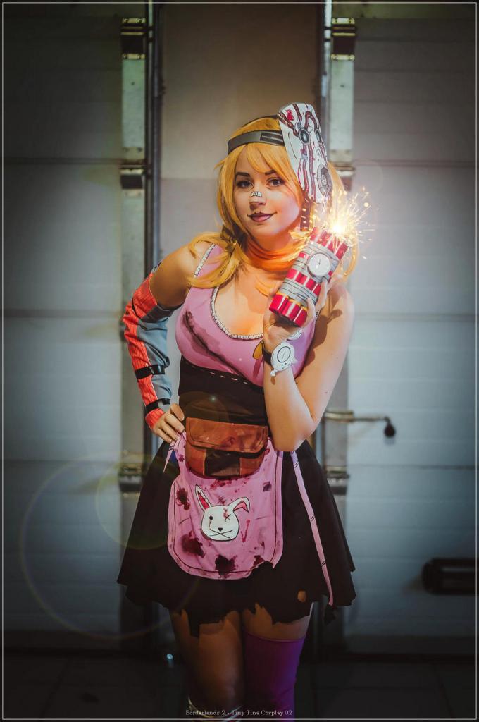 Borderlands 2 - Tiny Tina Cosplay - artistic framing portrait