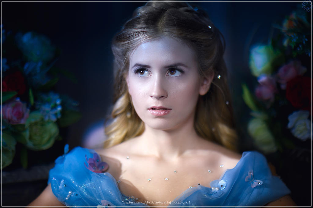 Cinderella - Ella (Cinderella) Cosplay - full body character photo