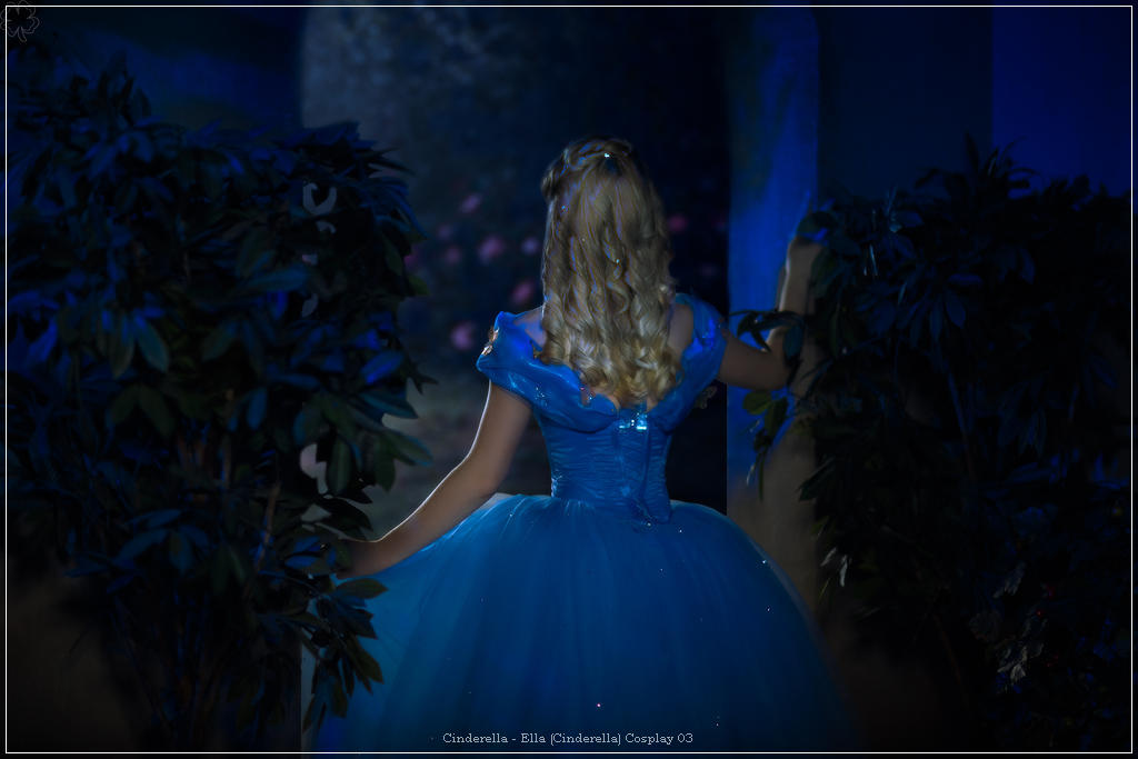 Cinderella - Ella (Cinderella) Cosplay - character costume portrait