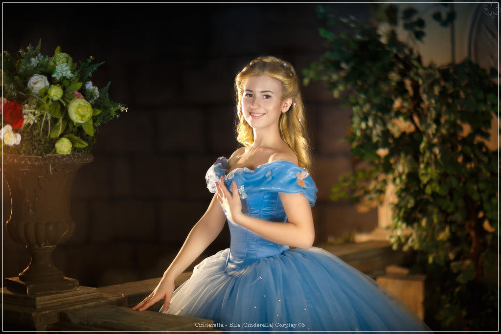 Cinderella - Ella (Cinderella) Cosplay - costume showcase portrait