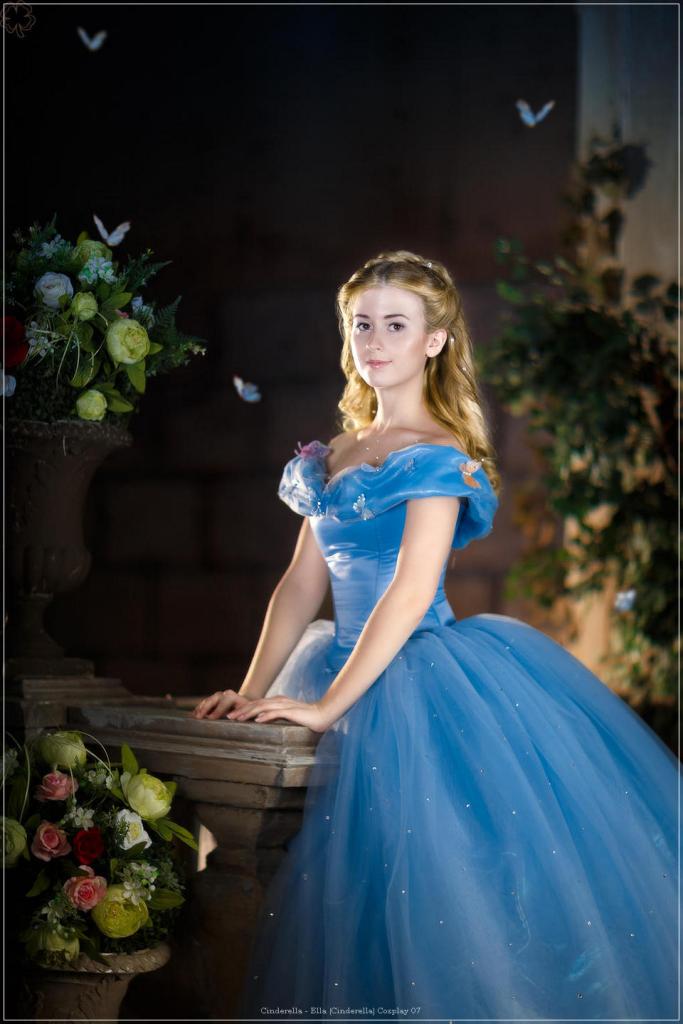 Cinderella - Ella (Cinderella) Cosplay - full body portrait