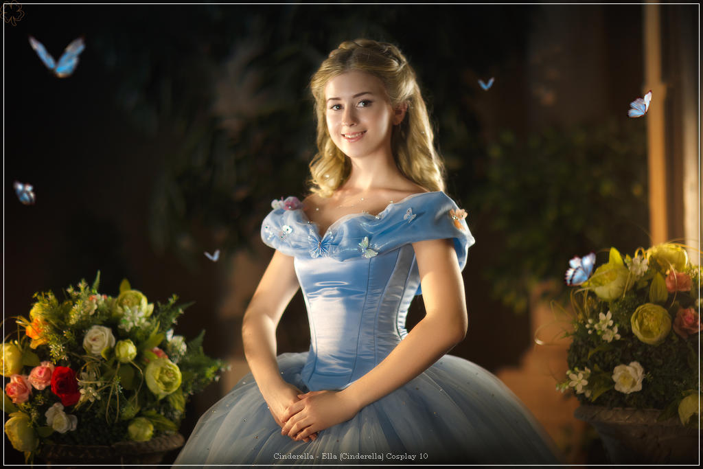 Cinderella - Ella (Cinderella) Cosplay - character costume portrait