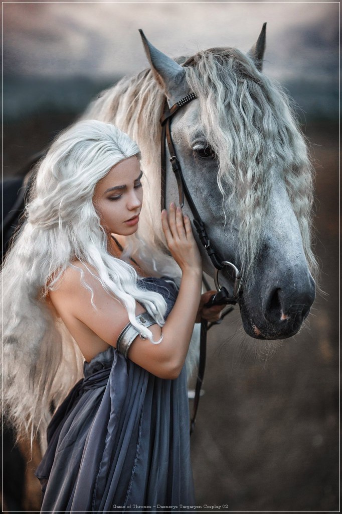 Game of Thrones - Daenerys Targaryen Cosplay - costume show