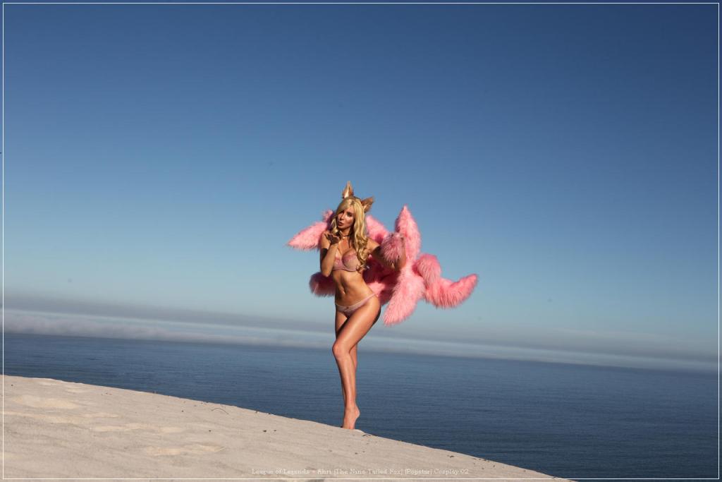 League of Legends - Ahri (The Nine-Tailed Fox) (Popstar) Cosplay - sensual essence