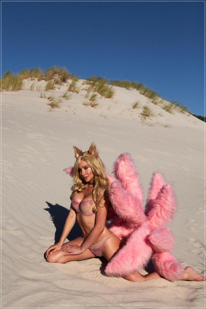 League of Legends - Ahri (The Nine-Tailed Fox) (Popstar) Cosplay - sensual aesthetic