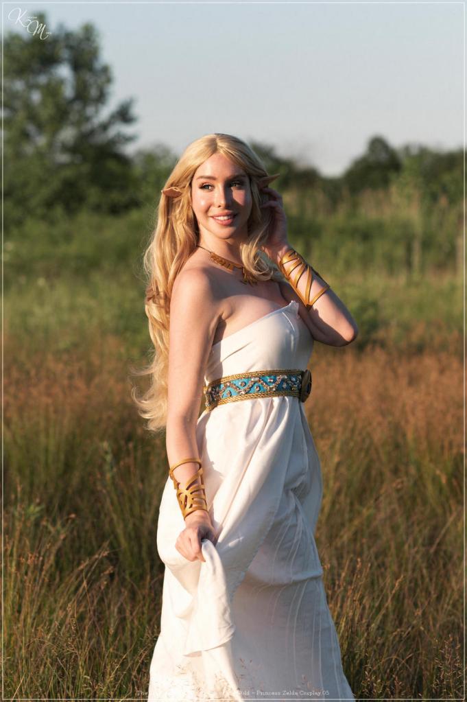 The Legend of Zelda - Breath of the Wild - Princess Zelda Cosplay - expressive portrait