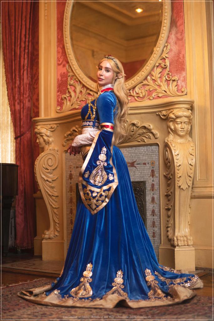 The Legend of Zelda - Breath of the Wild - Princess Zelda Cosplay - full length photo