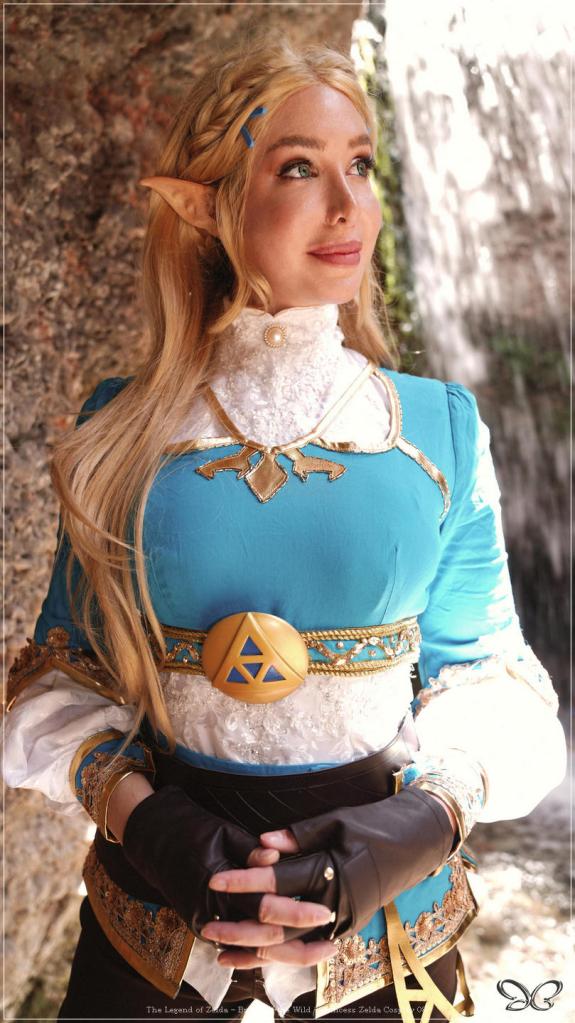 The Legend of Zelda - Breath of the Wild - Princess Zelda Cosplay - full body port. The Legend of Zelda - Breath of the Wild - Princess Zelda Cosplay - full body port.