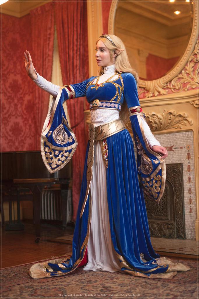 The Legend of Zelda - Breath of the Wild - Princess Zelda Cosplay - full body port.
