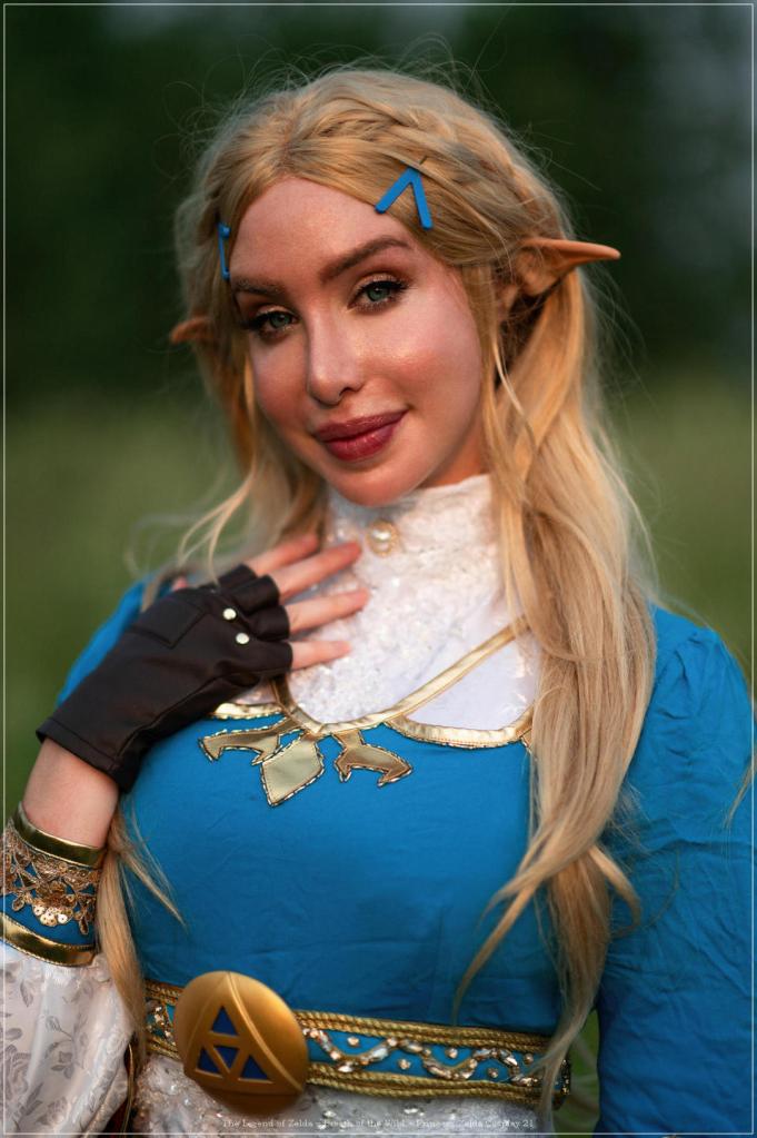 The Legend of Zelda - Breath of the Wild - Princess Zelda Cosplay - full length port. The Legend of Zelda - Breath of the Wild - Princess Zelda Cosplay - full length port.