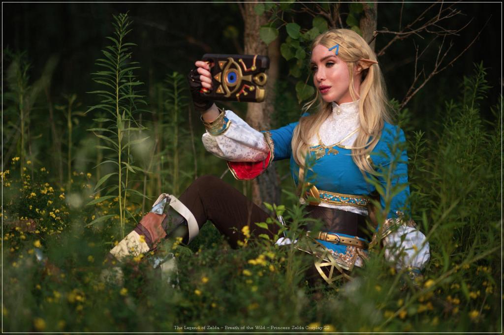 The Legend of Zelda - Breath of the Wild - Princess Zelda Cosplay - full length port. The Legend of Zelda - Breath of the Wild - Princess Zelda Cosplay - full length port.