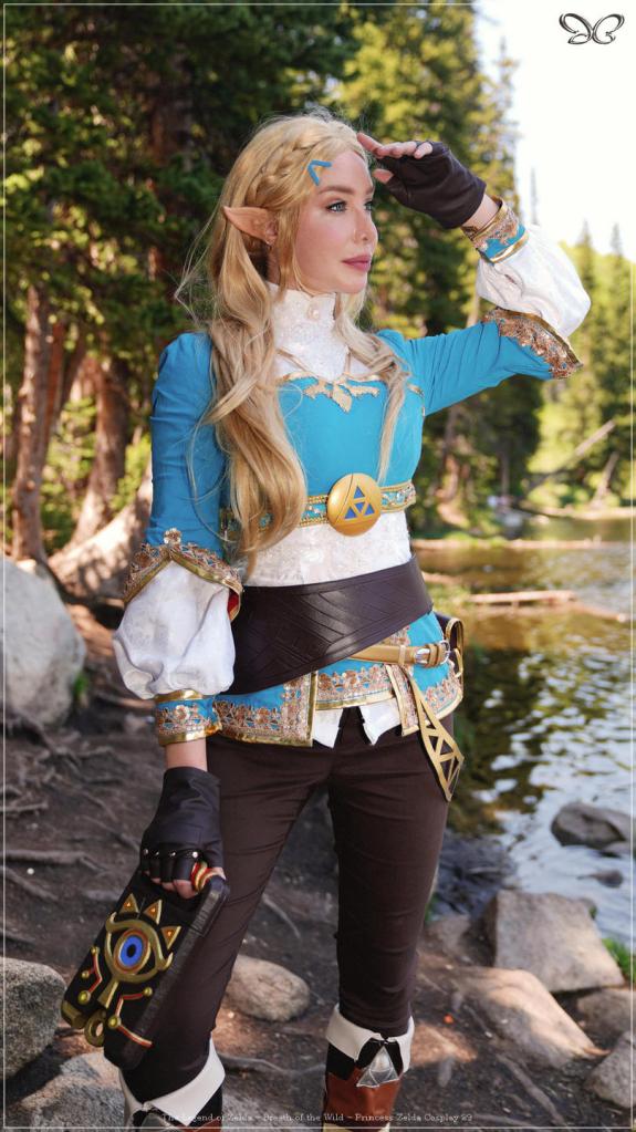 The Legend of Zelda - Breath of the Wild - Princess Zelda Cosplay - full length photo The Legend of Zelda - Breath of the Wild - Princess Zelda Cosplay - full length photo