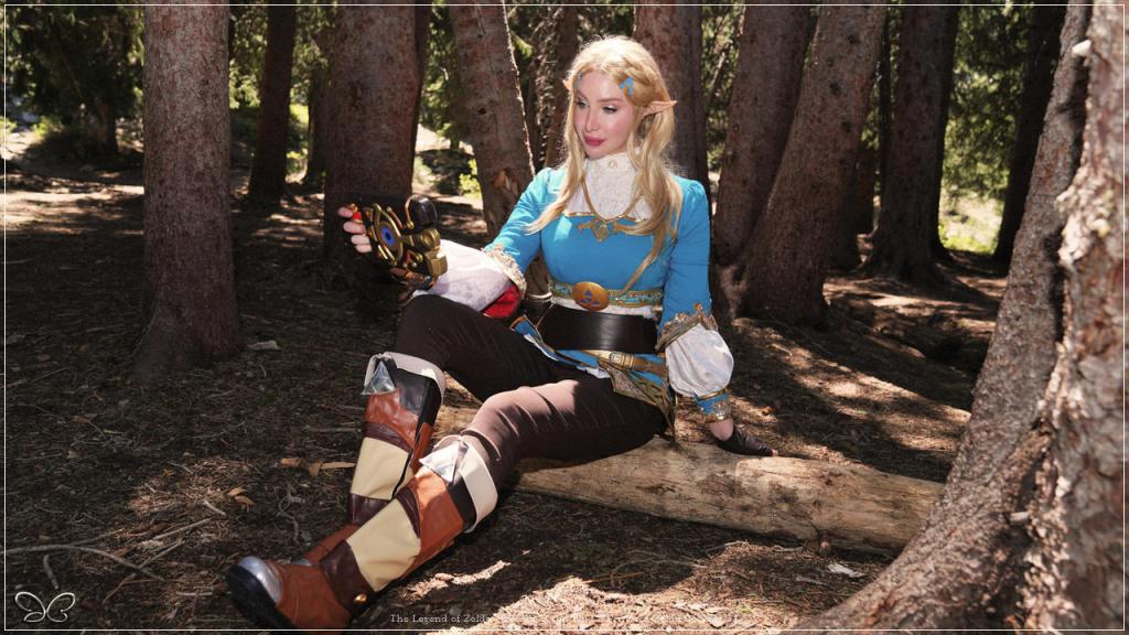 The Legend of Zelda - Breath of the Wild - Princess Zelda Cosplay - full length port. The Legend of Zelda - Breath of the Wild - Princess Zelda Cosplay - full length port.