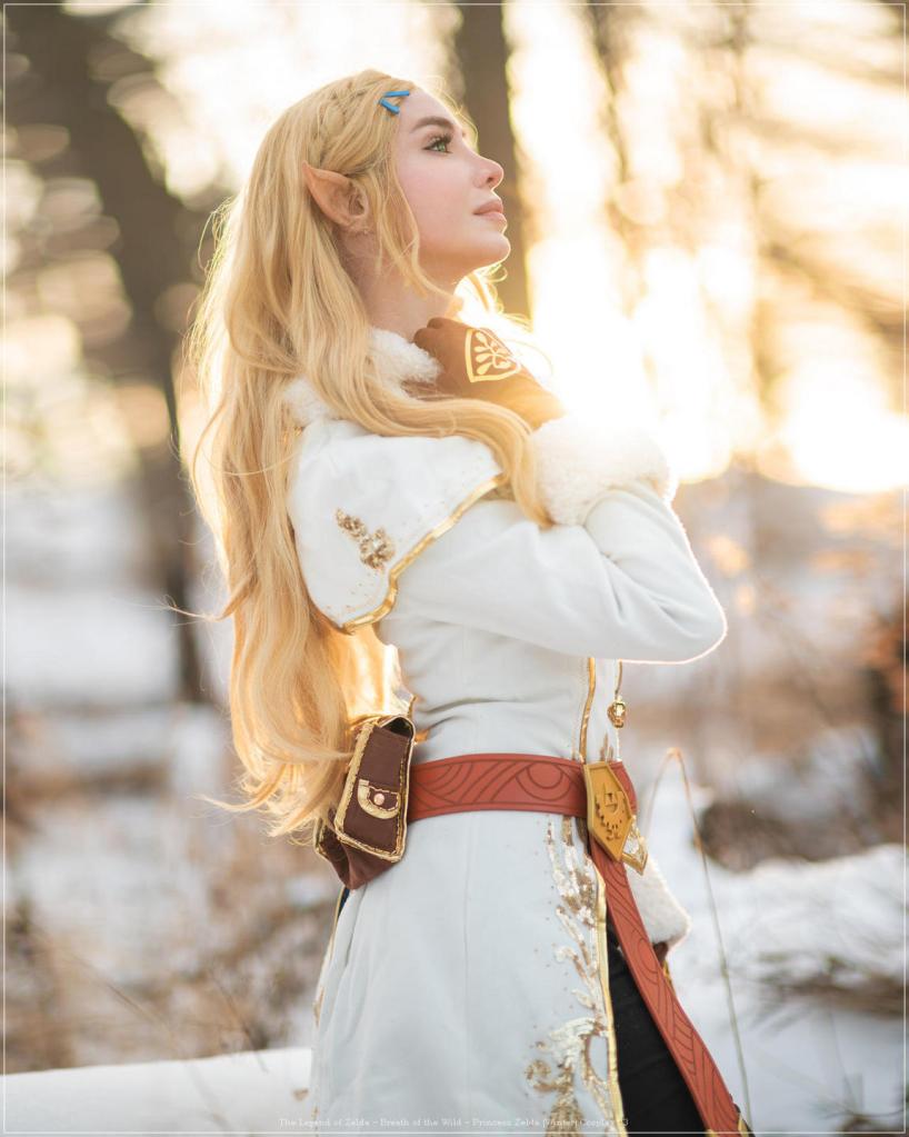 The Legend of Zelda - Breath of the Wild - Princess Zelda (Winter) Cosplay - full body port.