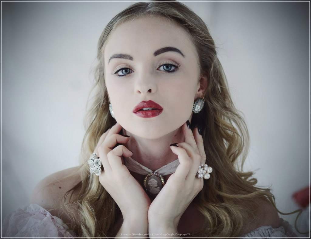 Alice in Wonderland - Alice Kingsleigh Cosplay - portrait photo