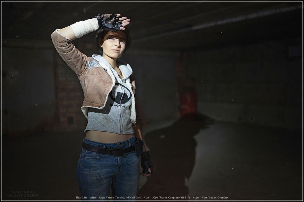 Half-Life - Alyx - Alyx Vance Cosplay - anime character costume photo Half-Life - Alyx - Alyx Vance Cosplay - anime character costume photo