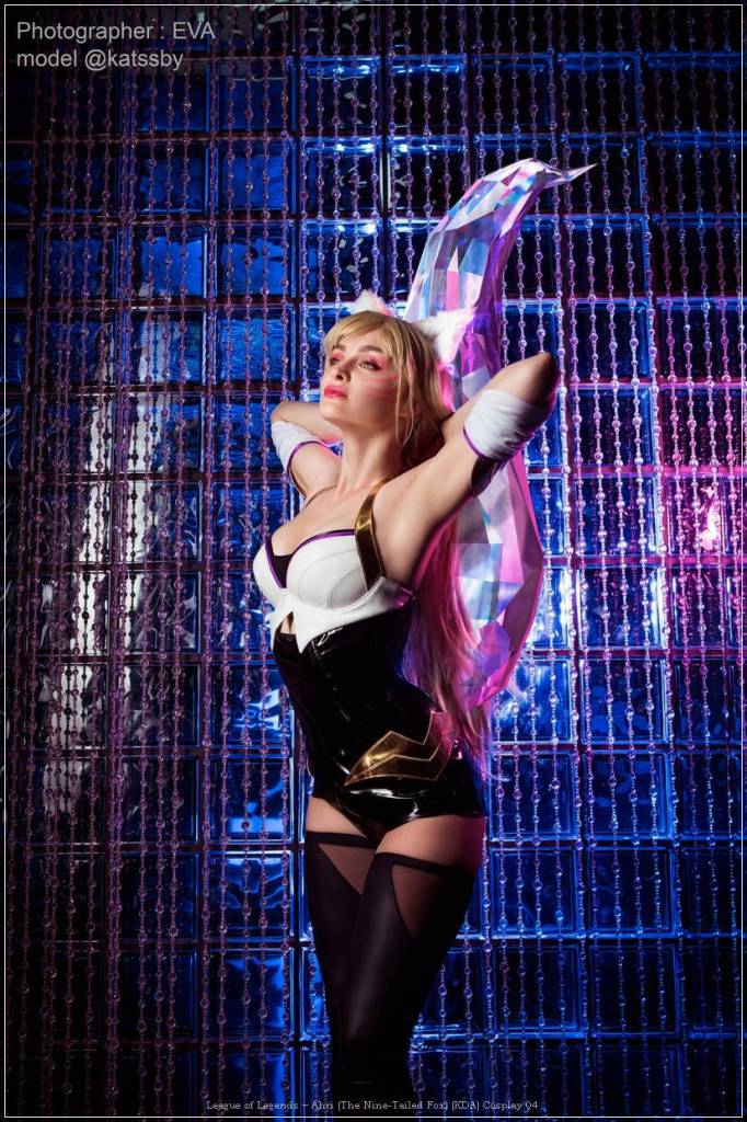 League of Legends - Ahri (The Nine-Tailed Fox) (KDA) Cosplay - character analysis