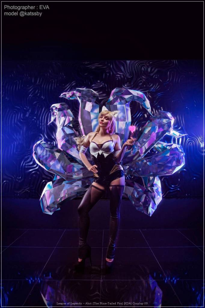 League of Legends - Ahri (The Nine-Tailed Fox) (KDA) Cosplay - character photo