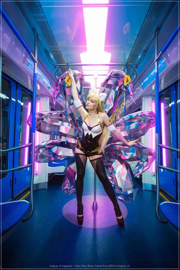 League of Legends - Ahri (The Nine-Tailed Fox) (KDA) Cosplay - design showcase