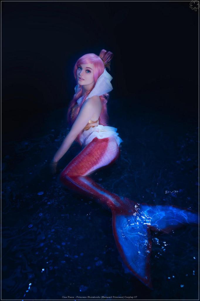 One Piece - Princess Shirahoshi (Mermaid Princess) Cosplay - costume focus