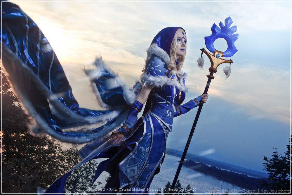 Dota 2 - Rylai (Crystal Maiden) (Heart of the North) Cosplay full length photo