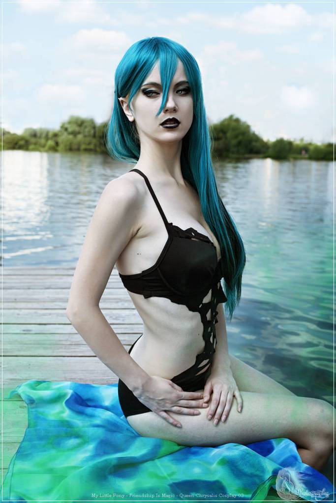 my little pony friendship is magic queen chrysalis cosplay 03 1
