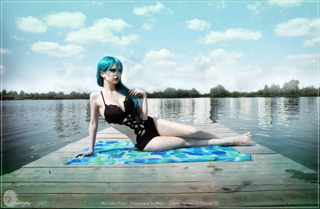 my little pony friendship is magic queen chrysalis cosplay 05 1