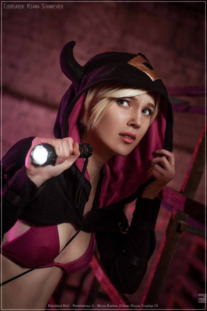 Resident Evil - Revelations 2 - Moira Burton (Urban Ninja) Cosplay full body portrait
