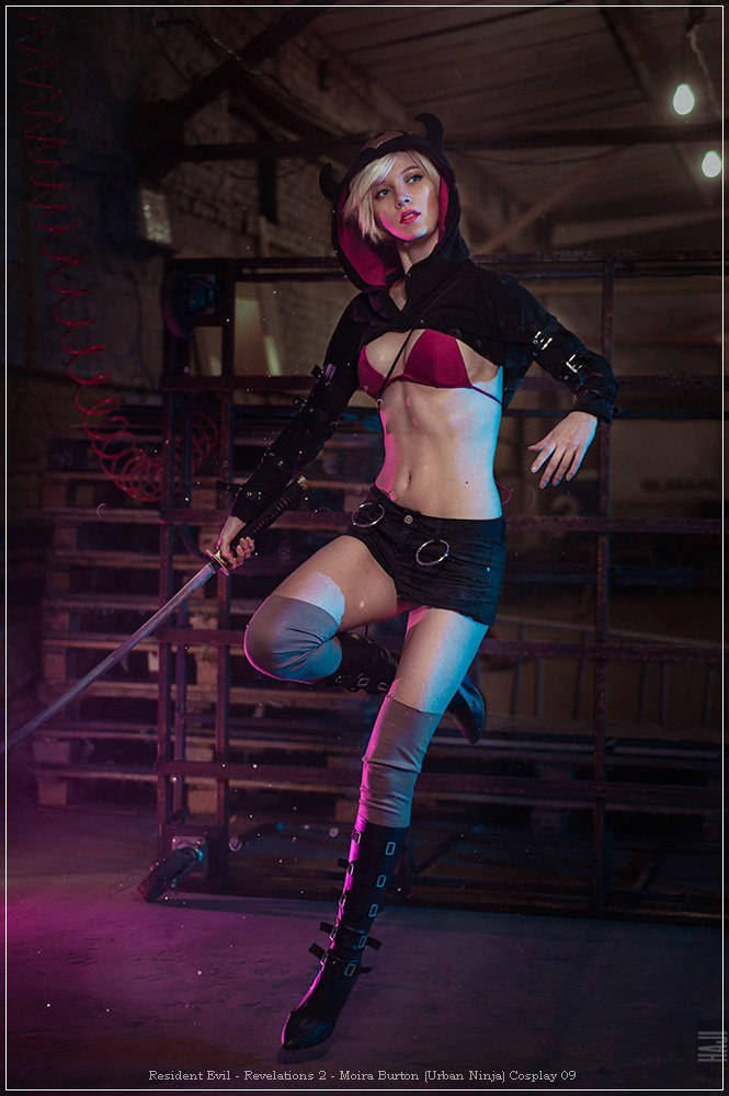 Resident Evil - Revelations 2 - Moira Burton (Urban Ninja) Cosplay full body character photo