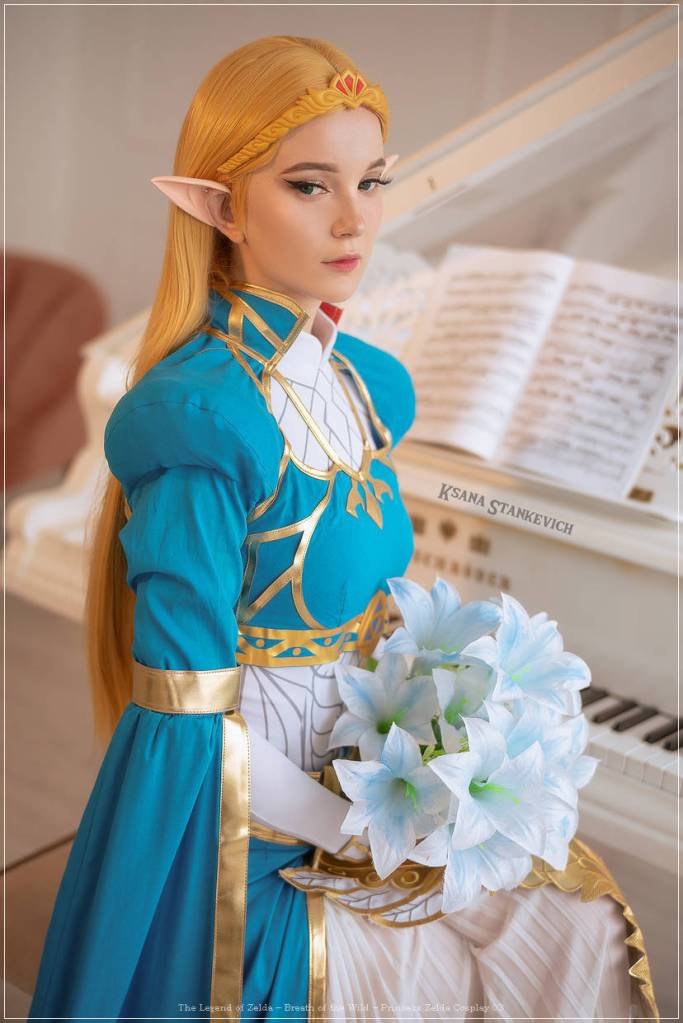 The Legend of Zelda - Breath of the Wild - Princess Zelda Cosplay - full body port.