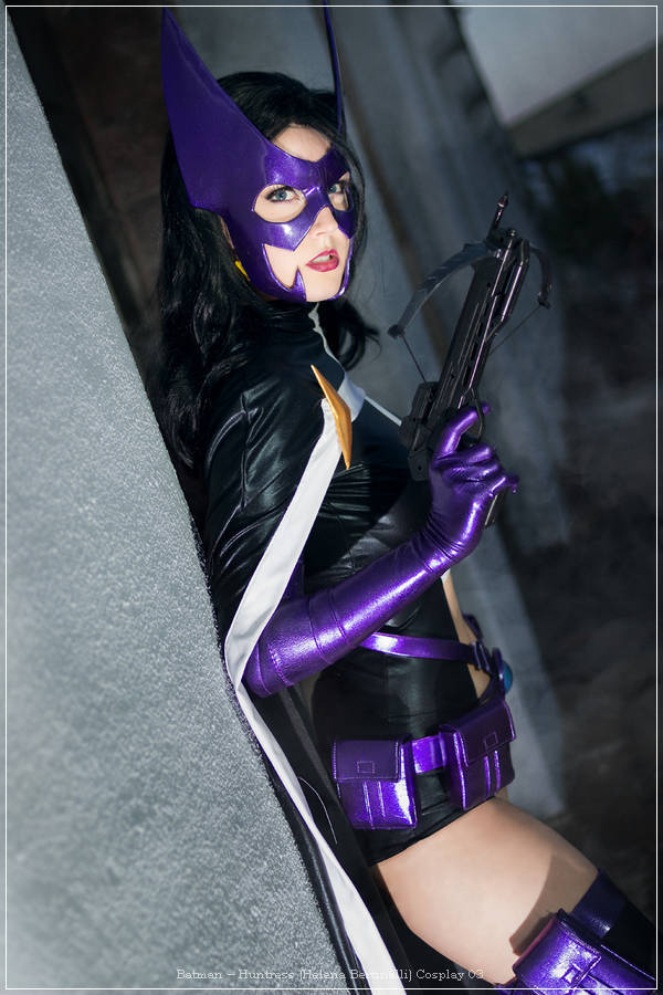 Batman - Huntress (Helena Bertinelli) Cosplay - soft focus shot Batman - Huntress (Helena Bertinelli) Cosplay - soft focus shot
