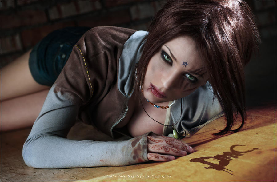 DmC - Devil May Cry - Kat Cosplay - full body portrait