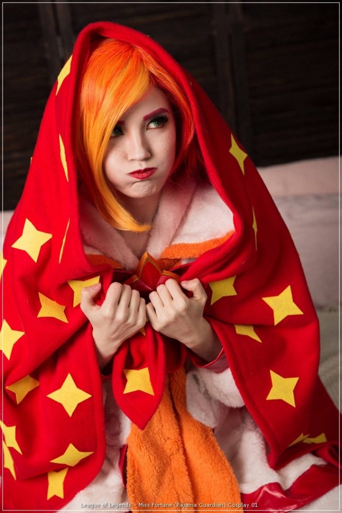League of Legends - Miss Fortune (Pajama Guardian) Cosplay - full body port.