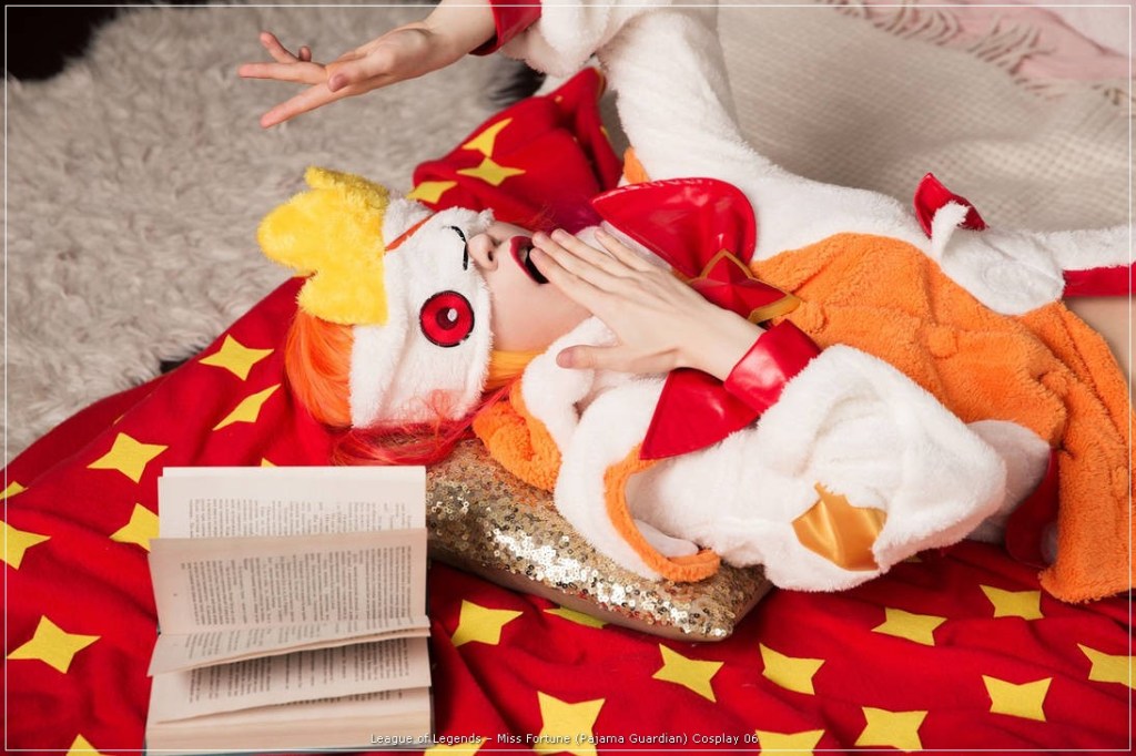 League of Legends - Miss Fortune (Pajama Guardian) Cosplay - costume portrait