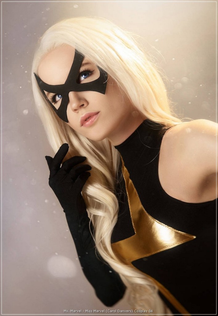 The New Avengers - Ms. Marvel (Carol Danvers) Cosplay - expressive portrait The New Avengers - Ms. Marvel (Carol Danvers) Cosplay - expressive portrait