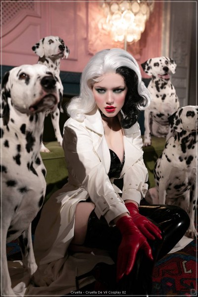 One Hundred and One Dalmatians - Cruella (Cruella De Vil) Cosplay