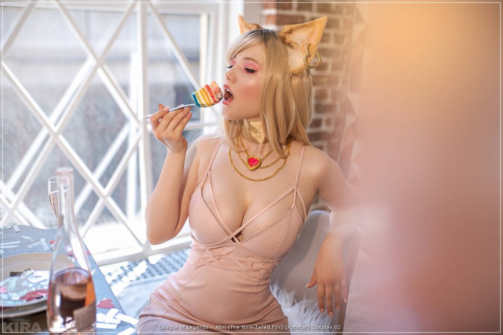 League of Legends - Ahri (The Nine-Tailed Fox) (Popstar) Cosplay - artistic framing