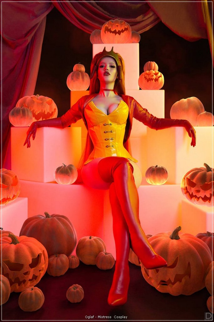 Oglaf - Mistress Cosplay - daring artistic composition