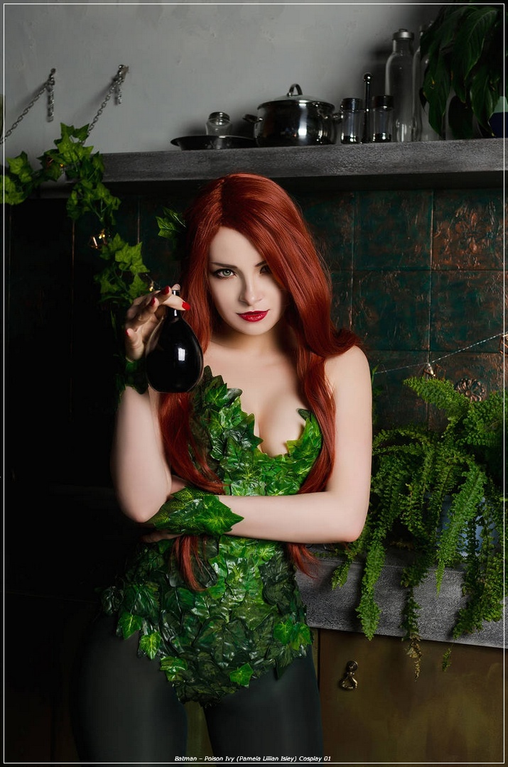 Batman - Poison Ivy (Pamela Lillian Isley) Cosplay - light aesthetic